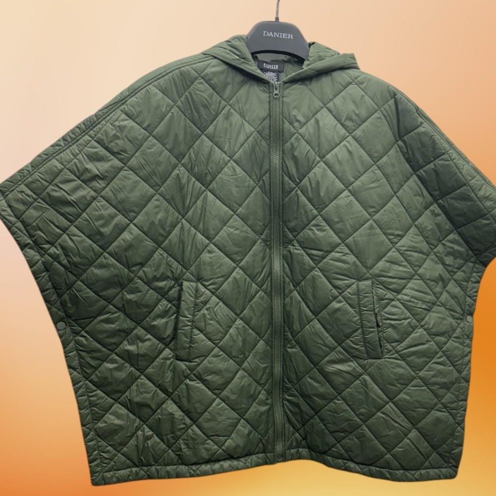 BEAUTIFUL QUILTED GREEN PONCHO/CAPE•POCKETS/HOOD & SIDE SNAPS•SIZE M•NWOT